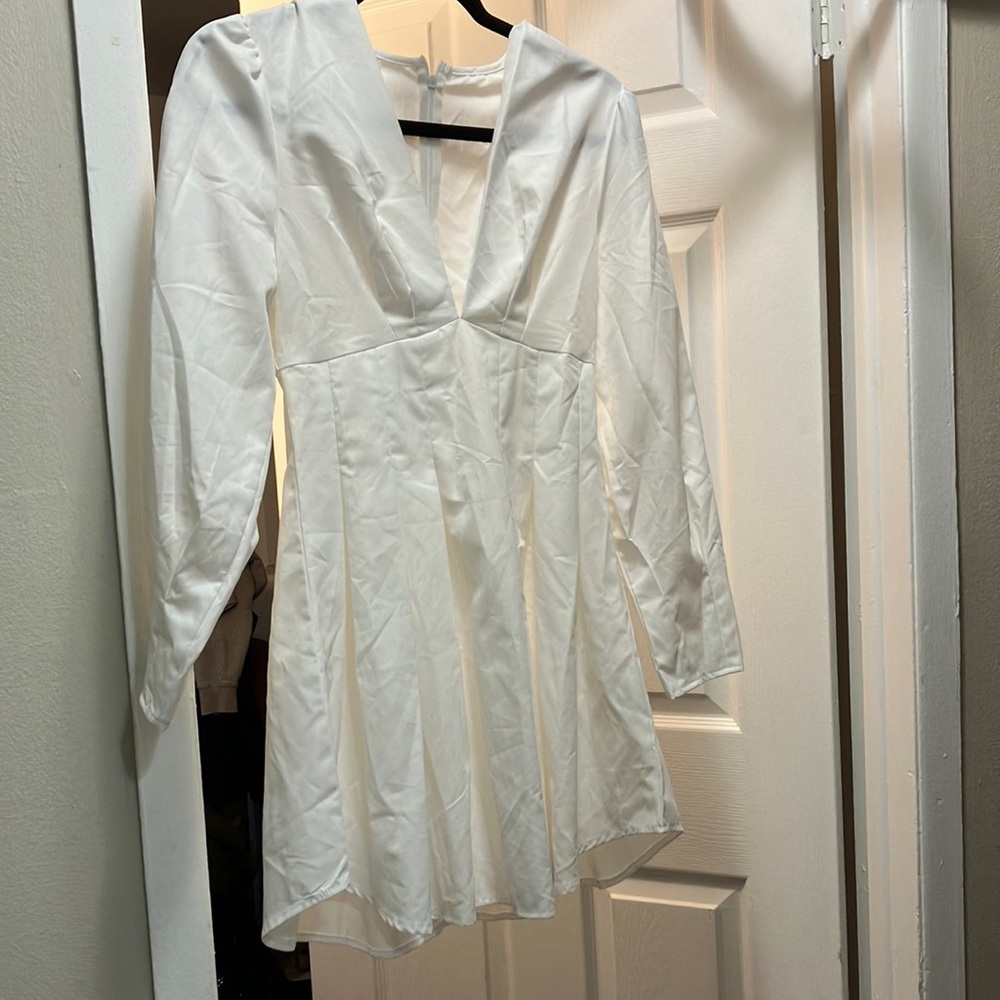 Elegant White Long Sleeve Dress